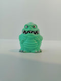 BANDAI  Ultraman Kaiju Greeen Red King Finger Puppet Mini Figure
